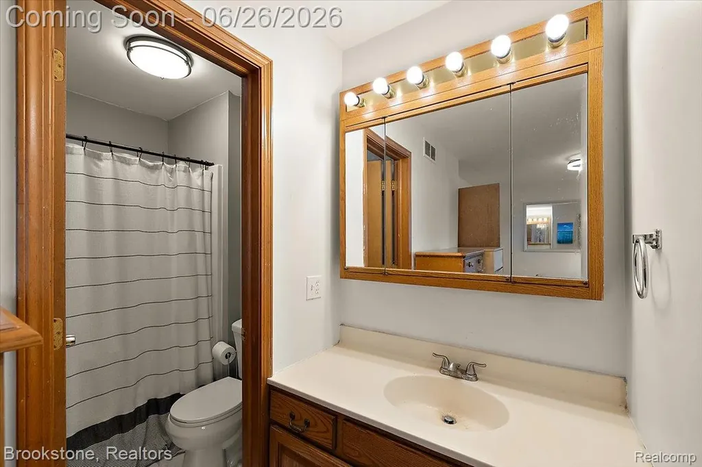 37077 Brynford Drive Clinton Charter Township MI 48036