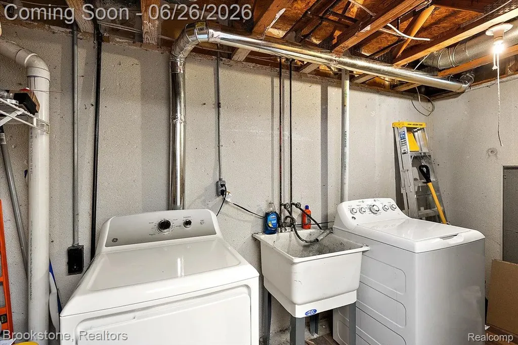 37077 Brynford Drive Clinton Charter Township MI 48036