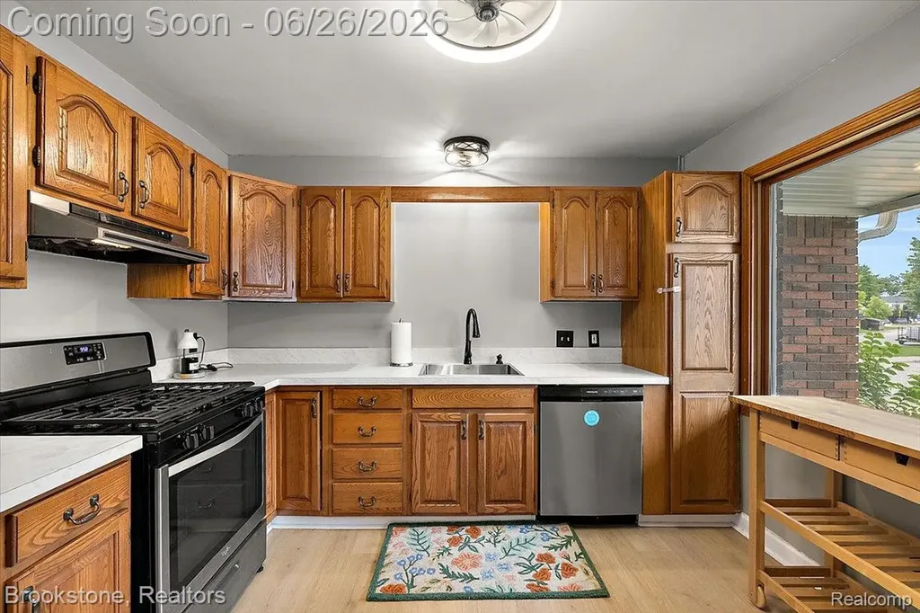 37077 Brynford Drive Clinton Charter Township MI 48036
