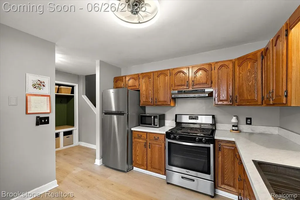 37077 Brynford Drive Clinton Charter Township MI 48036