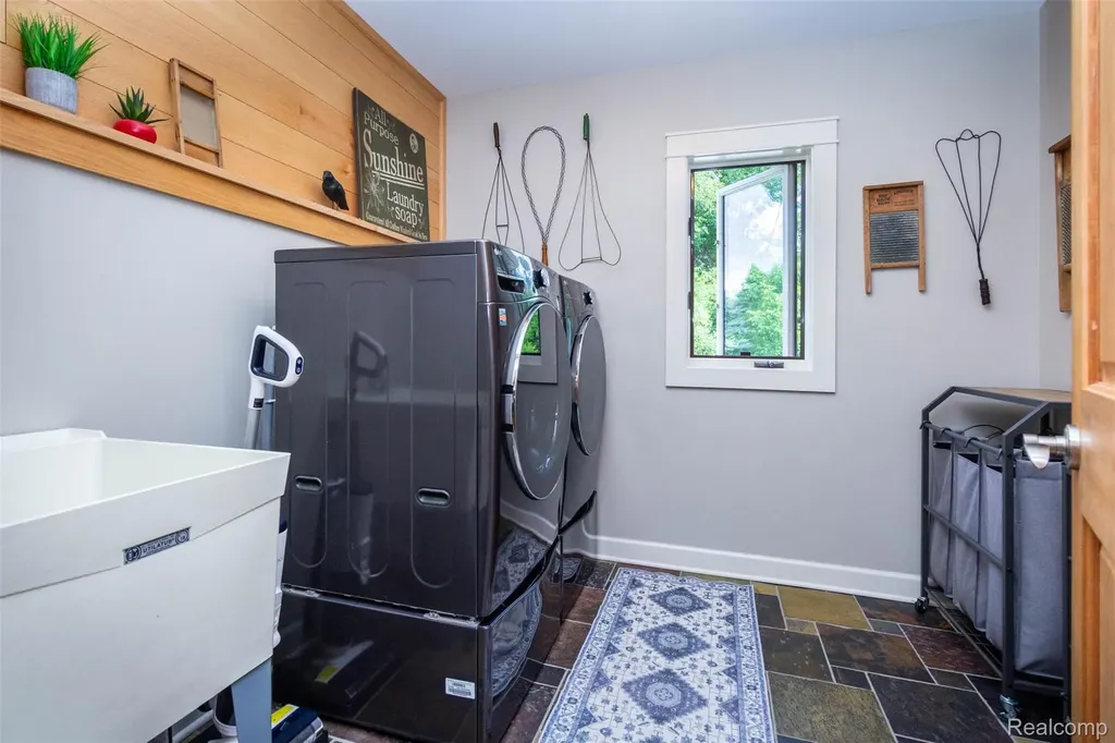 9887 Hadley Road Independence Charter Township MI 48348