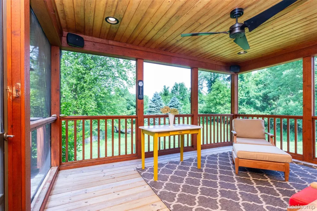 9887 Hadley Road Independence Charter Township MI 48348