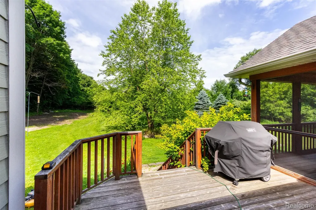 9887 Hadley Road Independence Charter Township MI 48348