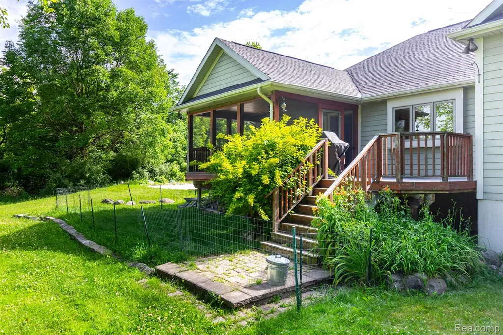 9887 Hadley Road Independence Charter Township MI 48348