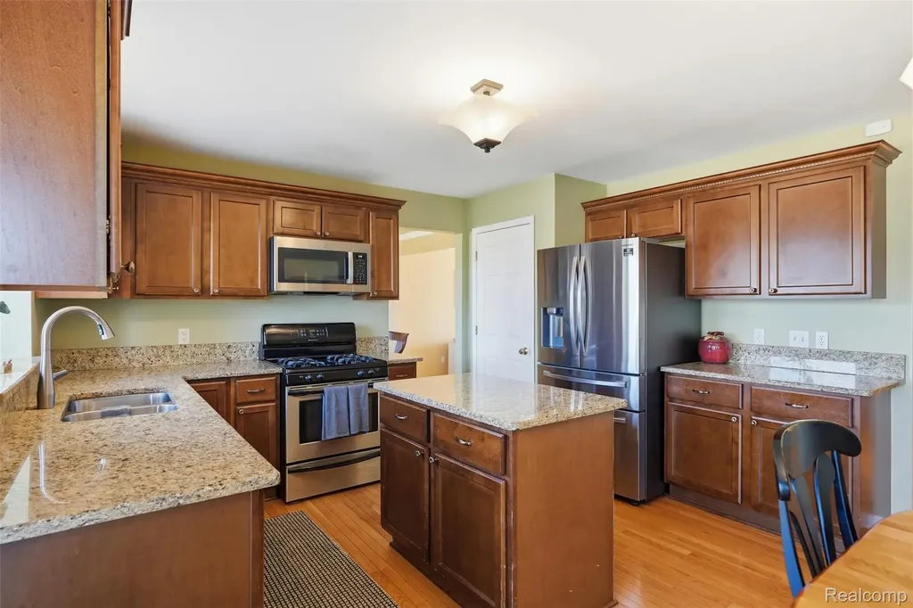 258 Tom Avenue Pontiac City MI 48341
