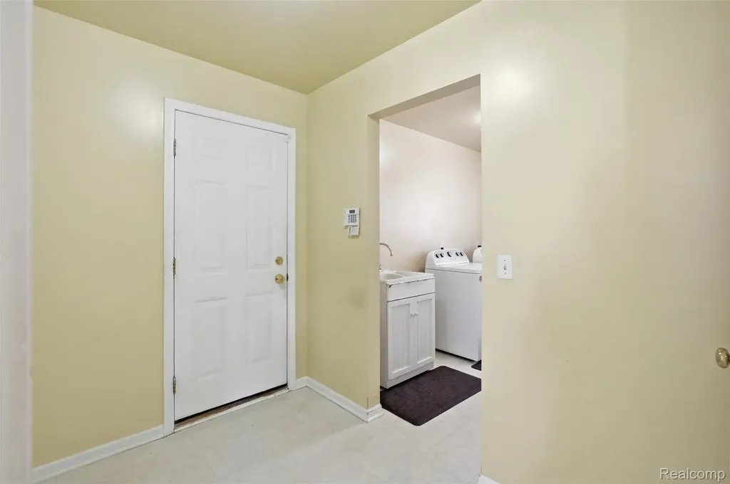 258 Tom Avenue Pontiac City MI 48341