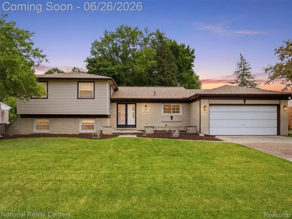 17418 Country Club Drive Livonia City MI 48152