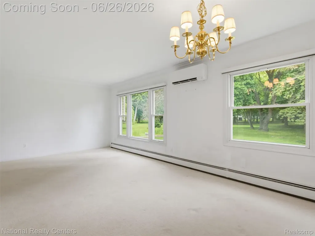 17418 Country Club Drive Livonia City MI 48152