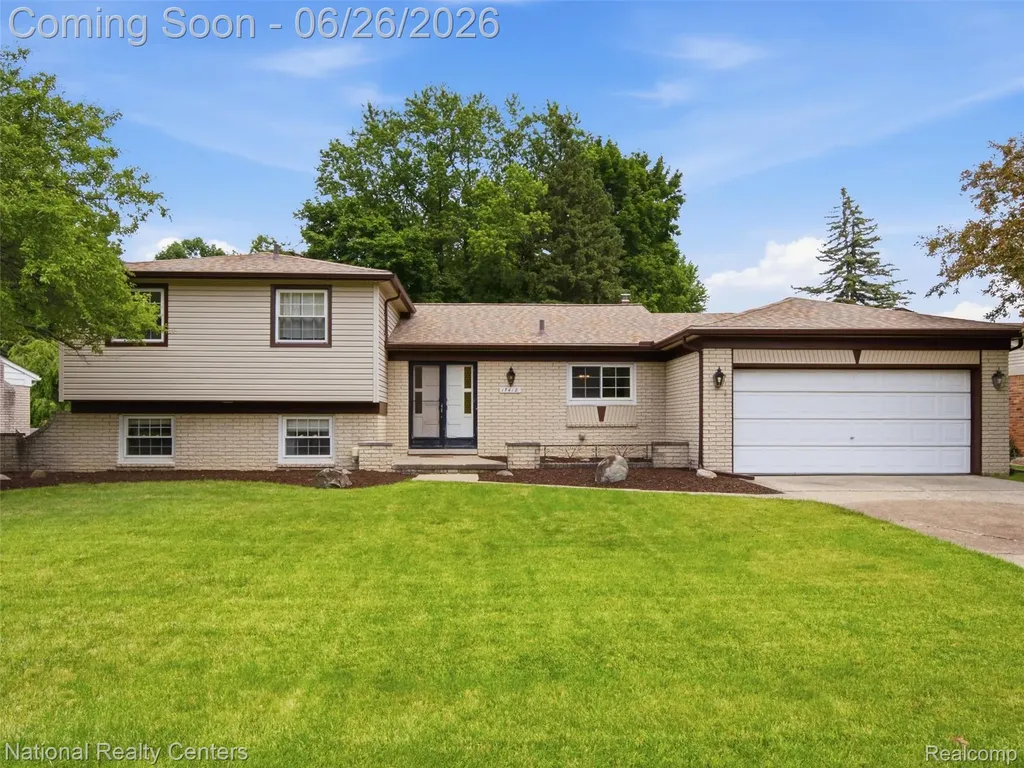 17418 Country Club Drive Livonia City MI 48152