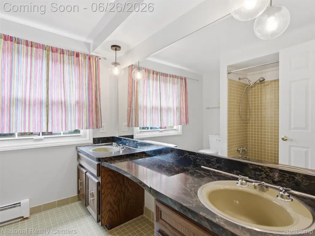 17418 Country Club Drive Livonia City MI 48152