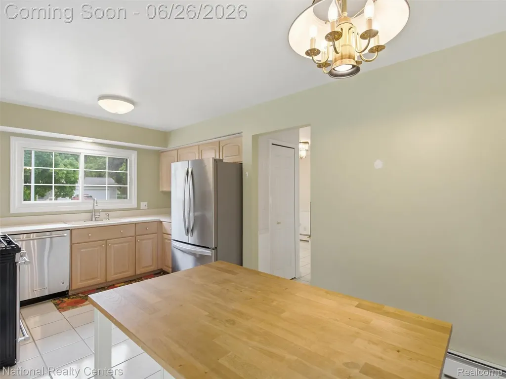 17418 Country Club Drive Livonia City MI 48152