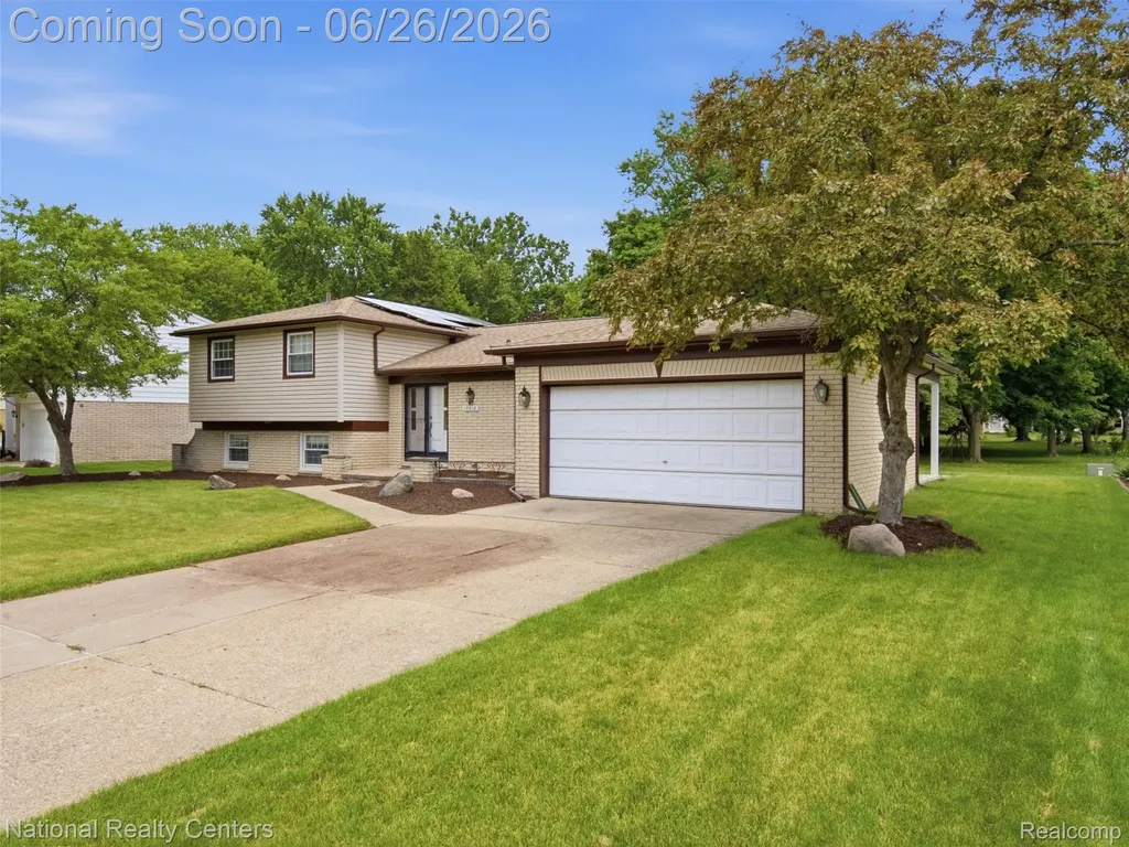 17418 Country Club Drive Livonia City MI 48152