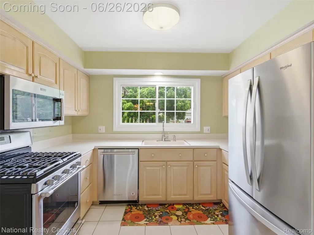 17418 Country Club Drive Livonia City MI 48152