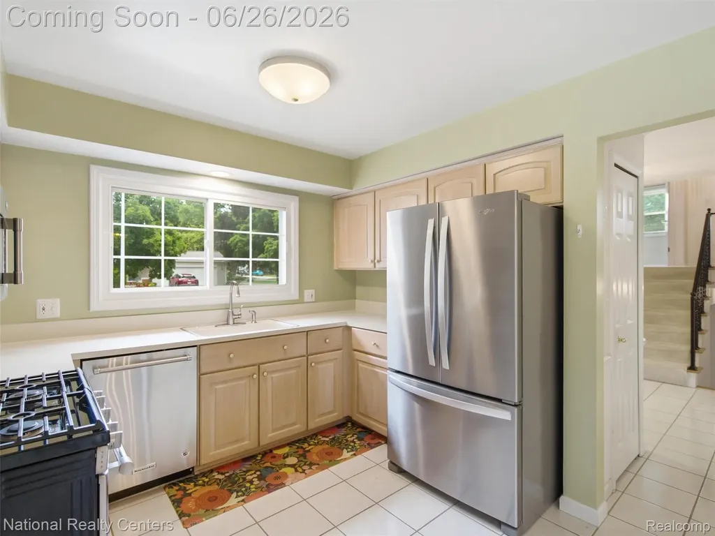 17418 Country Club Drive Livonia City MI 48152