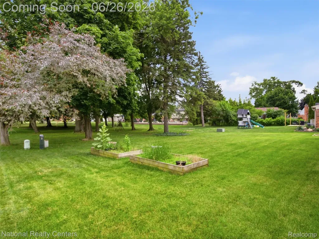 17418 Country Club Drive Livonia City MI 48152