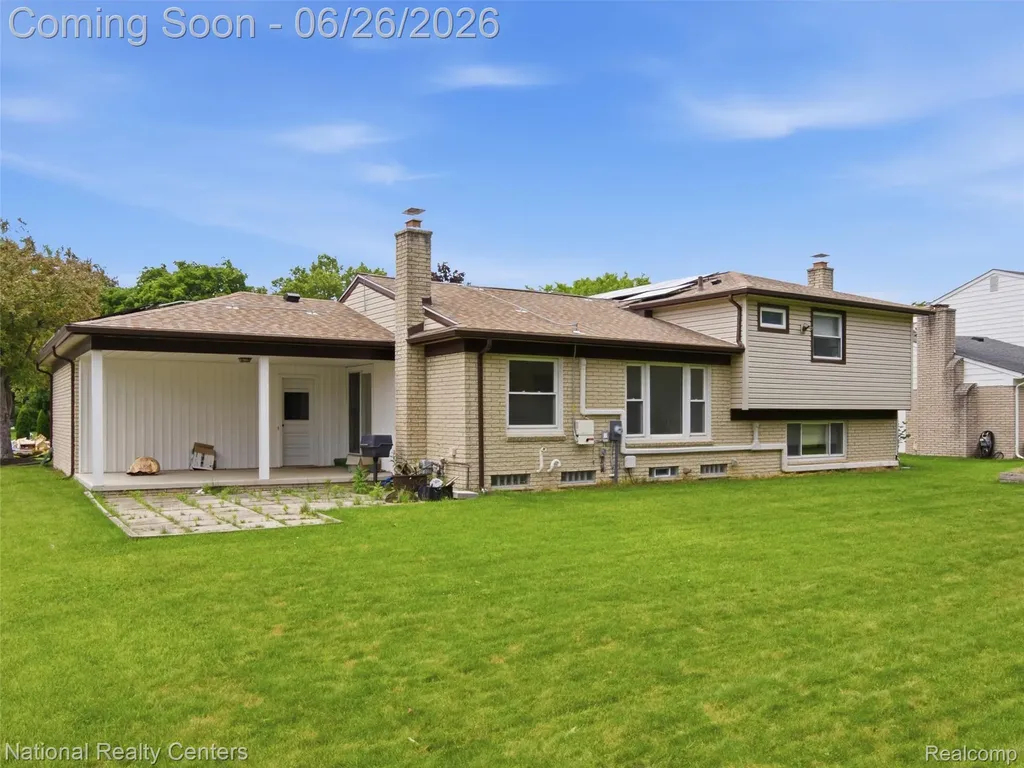 17418 Country Club Drive Livonia City MI 48152