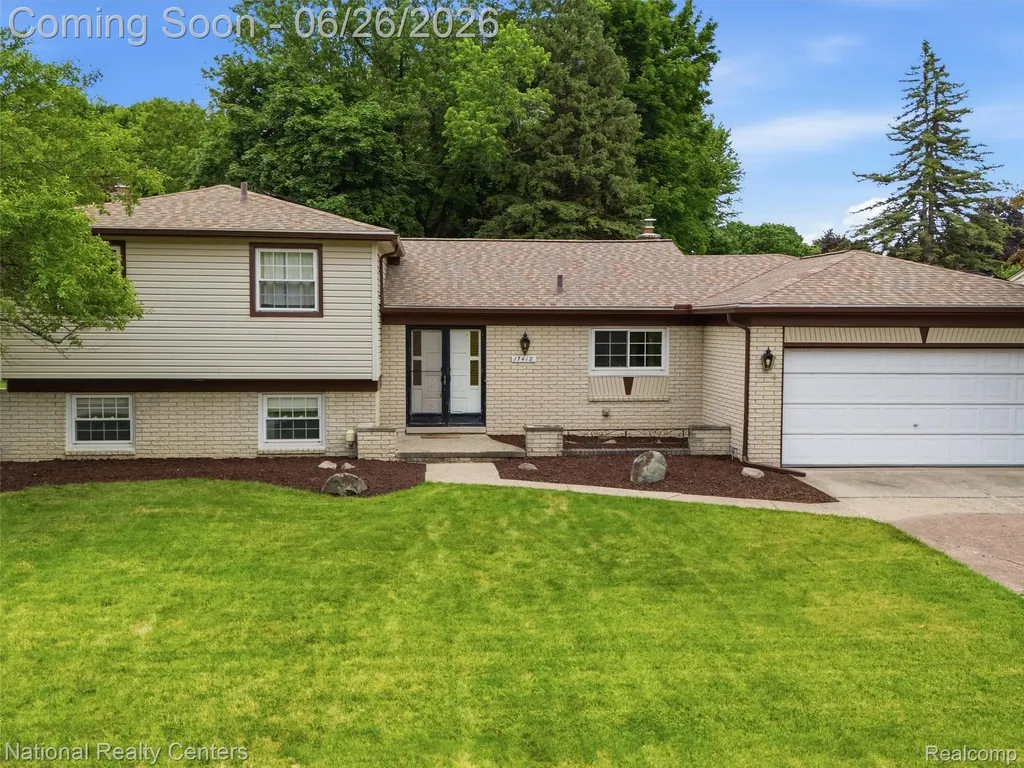 17418 Country Club Drive Livonia City MI 48152