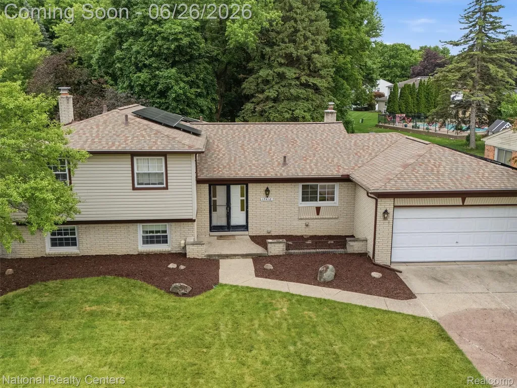 17418 Country Club Drive Livonia City MI 48152