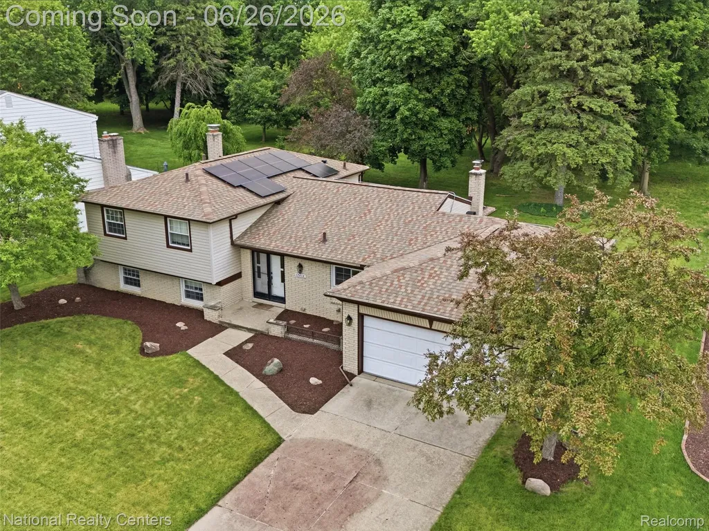 17418 Country Club Drive Livonia City MI 48152