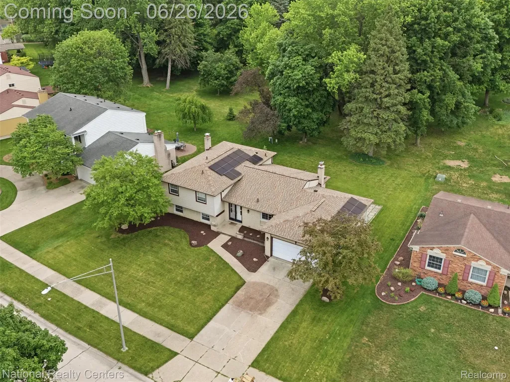 17418 Country Club Drive Livonia City MI 48152