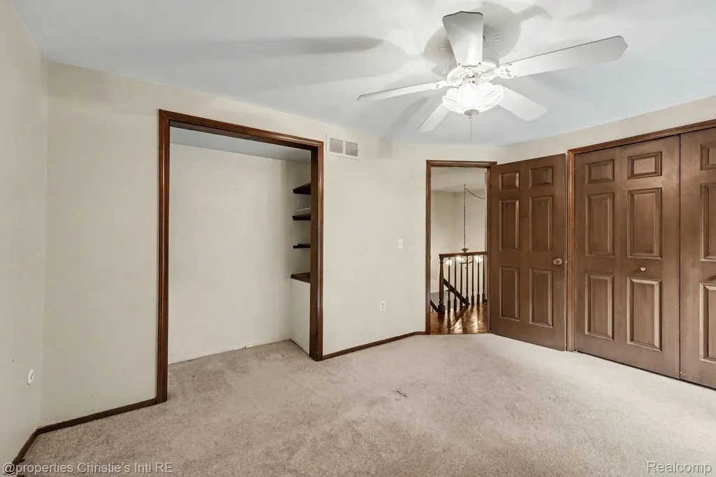 393 Eckford Circle Troy City MI 48085