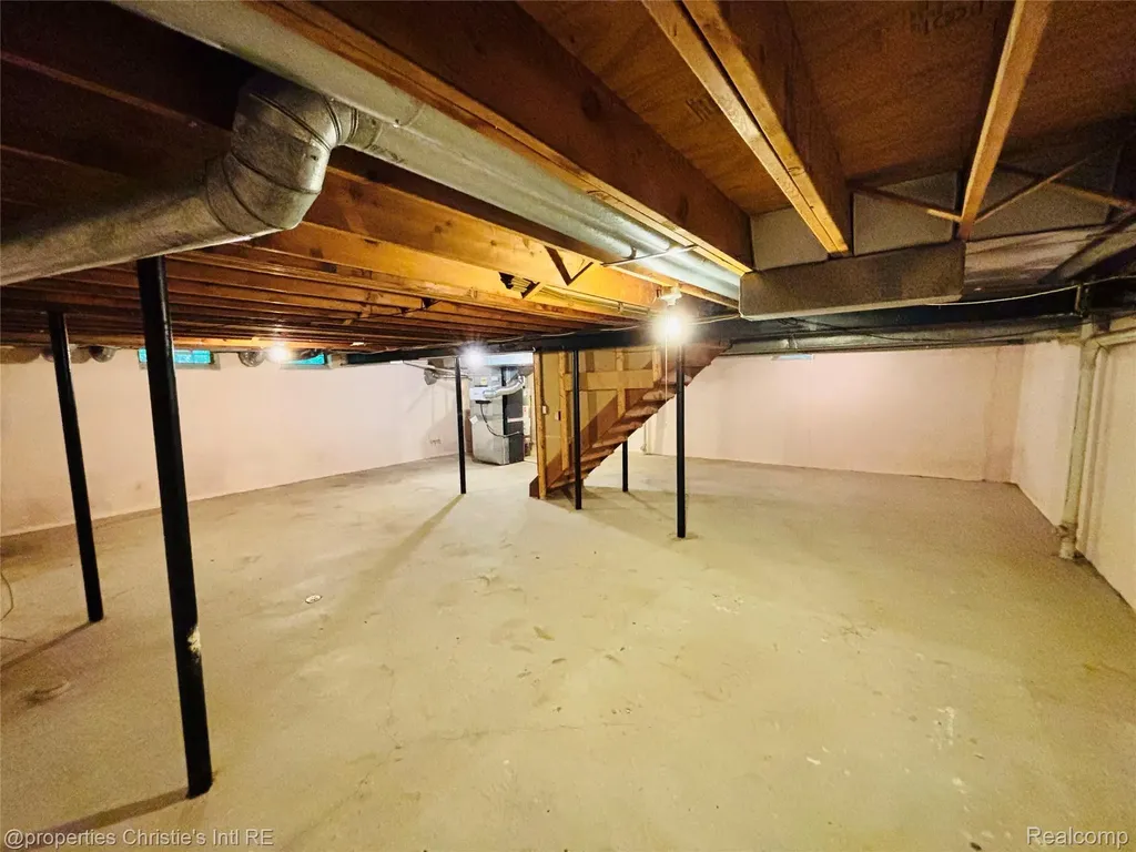 393 Eckford Circle Troy City MI 48085