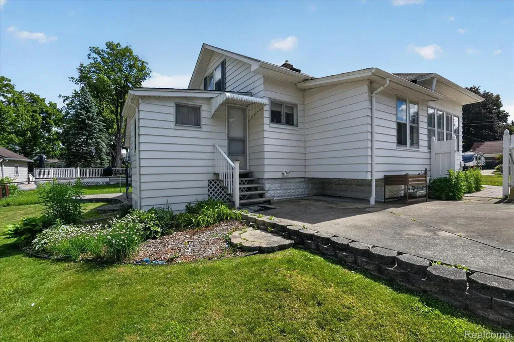 410 S Center Street Howell City MI 48843