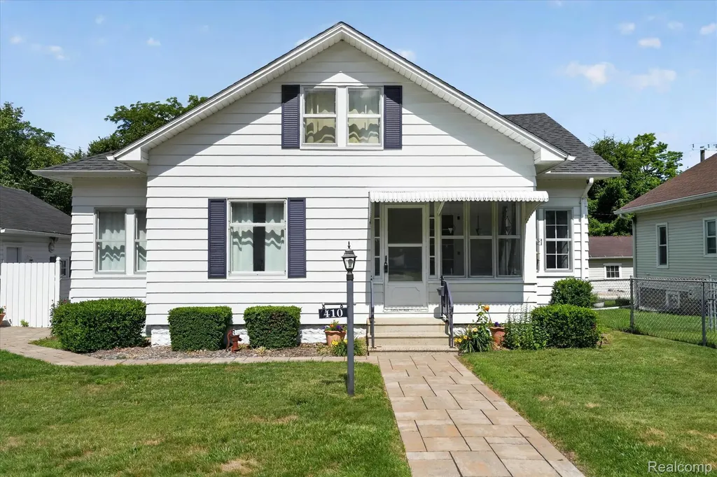410 S Center Street Howell City MI 48843