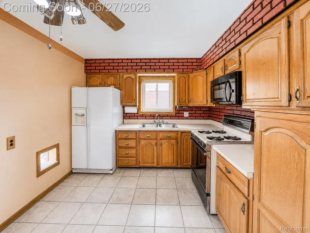 13533 Masonic Boulevard Warren City MI 48088