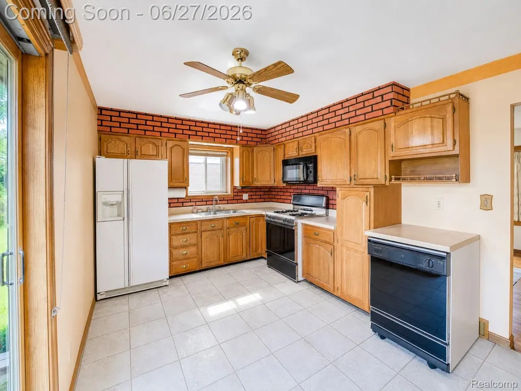 13533 Masonic Boulevard Warren City MI 48088