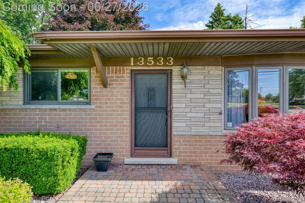 13533 Masonic Boulevard Warren City MI 48088