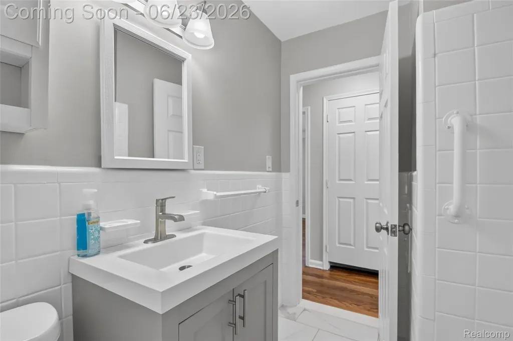 12972 Callender Street Southgate City MI 48195