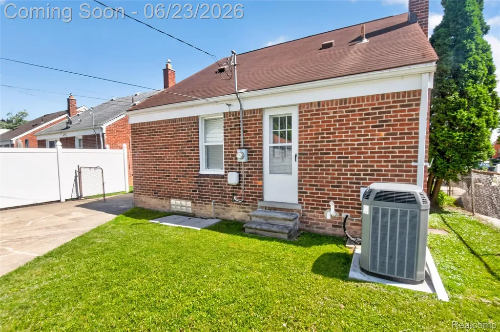 12972 Callender Street Southgate City MI 48195