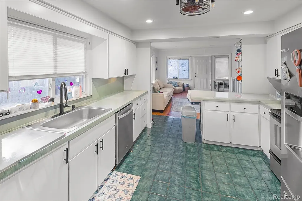 5336 Mansfield Avenue Sterling Heights City MI 48310