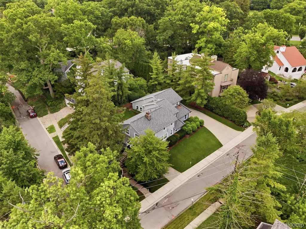 612 Brookside Avenue Birmingham City MI 48009