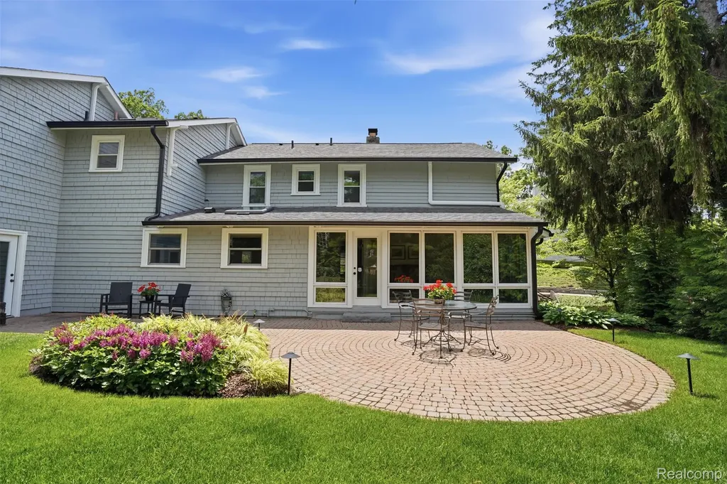 612 Brookside Avenue Birmingham City MI 48009