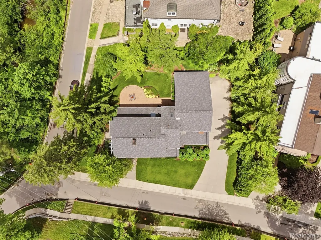 612 Brookside Avenue Birmingham City MI 48009