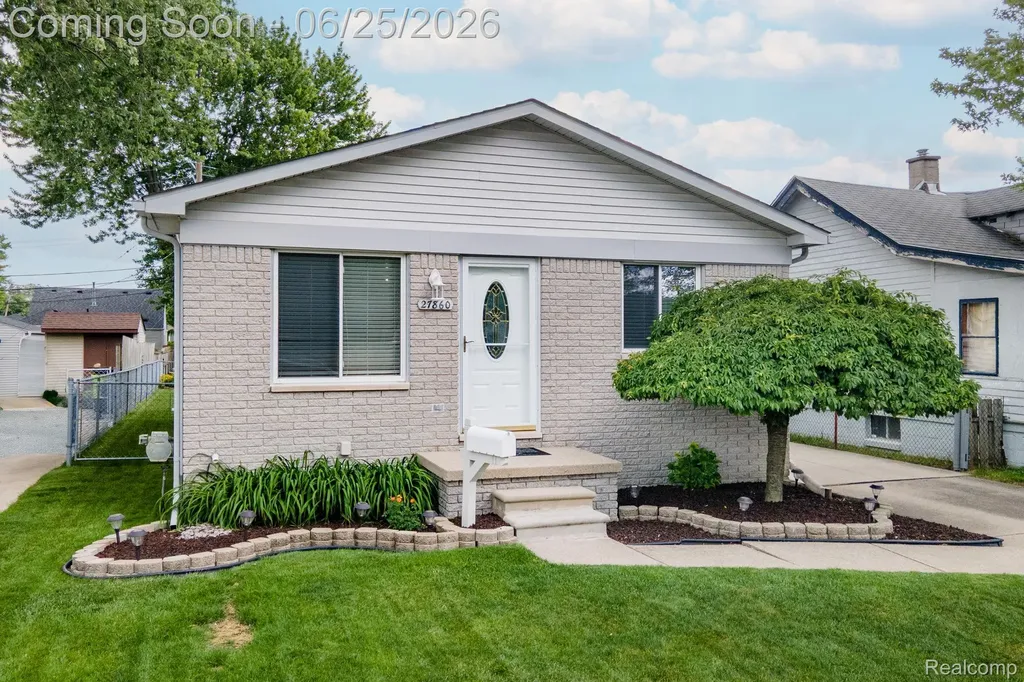 27860 Kaufman Street Roseville City MI 48066