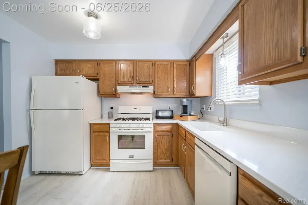 27860 Kaufman Street Roseville City MI 48066