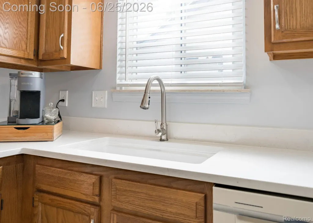 27860 Kaufman Street Roseville City MI 48066