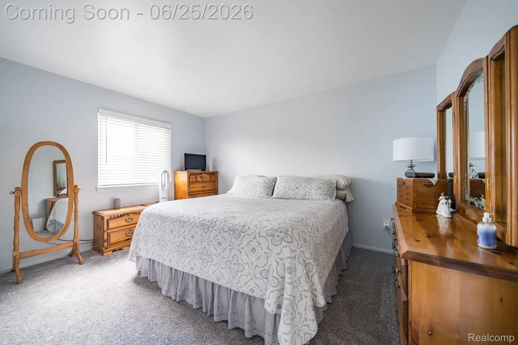 27860 Kaufman Street Roseville City MI 48066