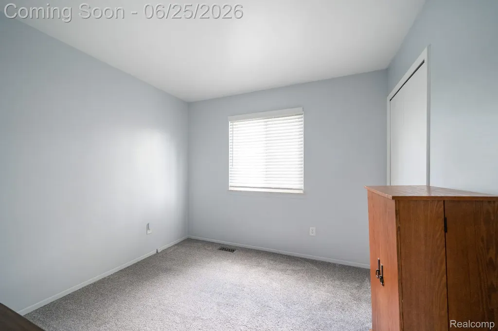 27860 Kaufman Street Roseville City MI 48066