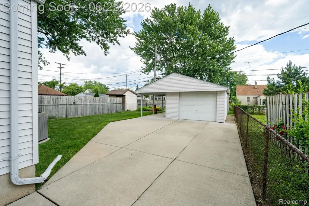 27860 Kaufman Street Roseville City MI 48066