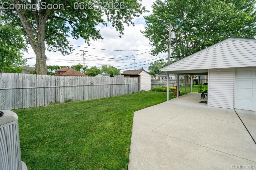 27860 Kaufman Street Roseville City MI 48066