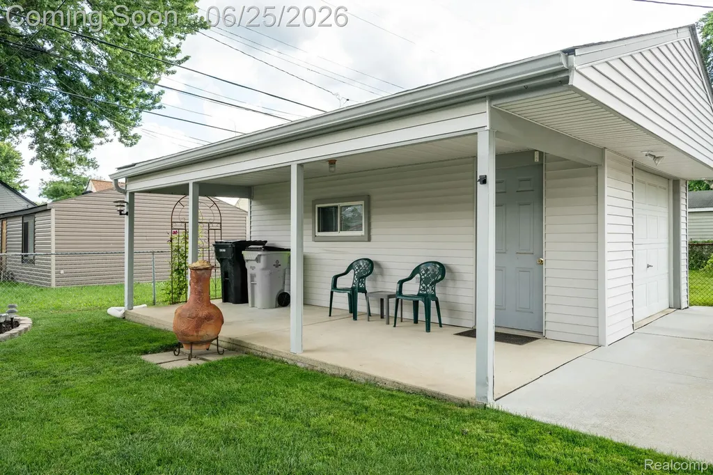 27860 Kaufman Street Roseville City MI 48066