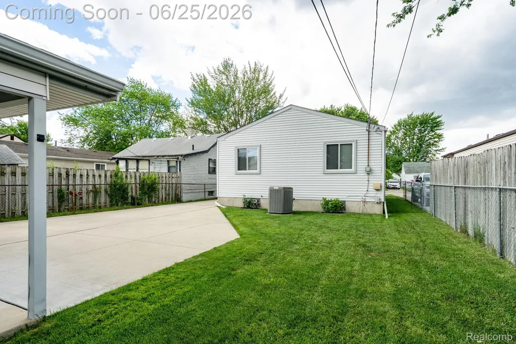 27860 Kaufman Street Roseville City MI 48066