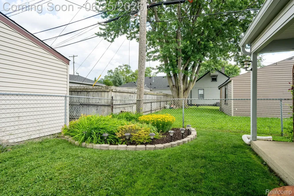 27860 Kaufman Street Roseville City MI 48066