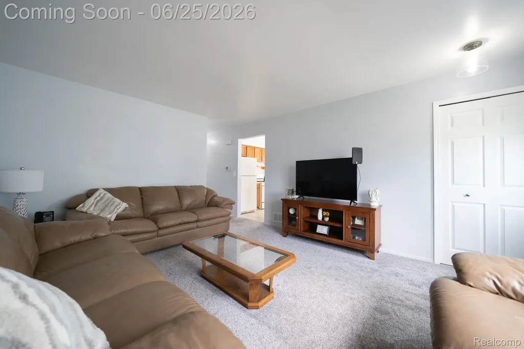27860 Kaufman Street Roseville City MI 48066
