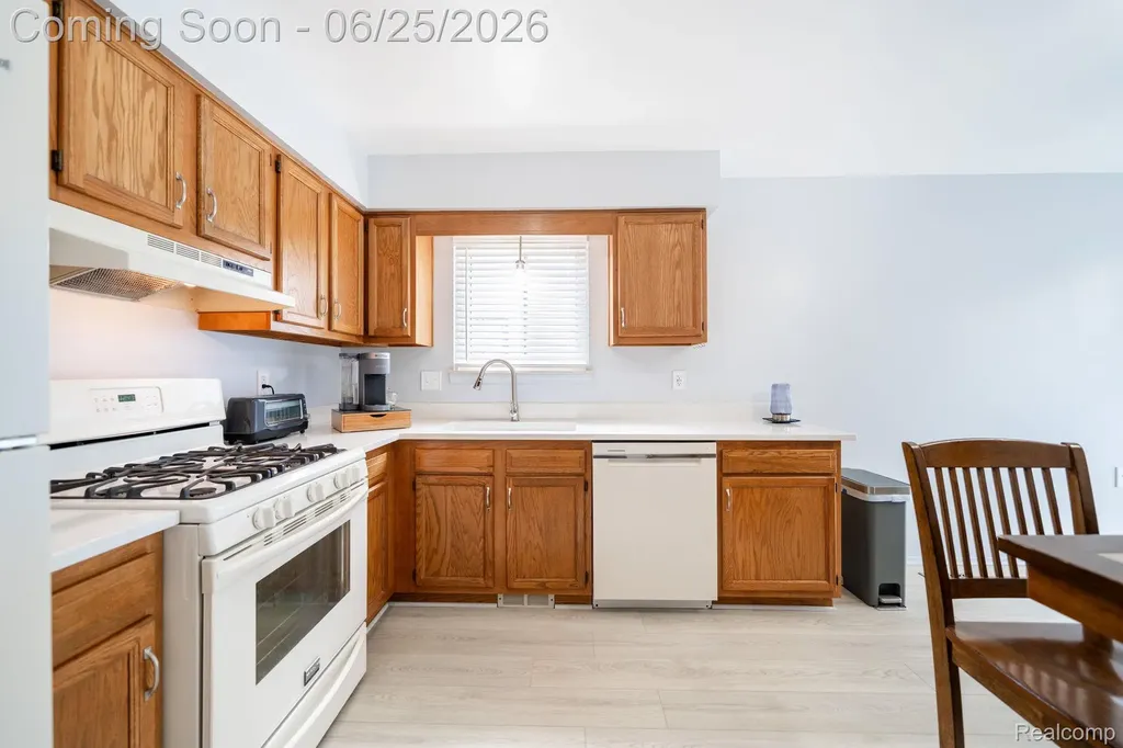 27860 Kaufman Street Roseville City MI 48066