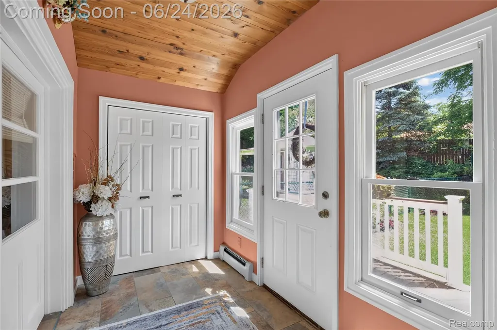75 W Burdick Street Oxford Village MI 48371
